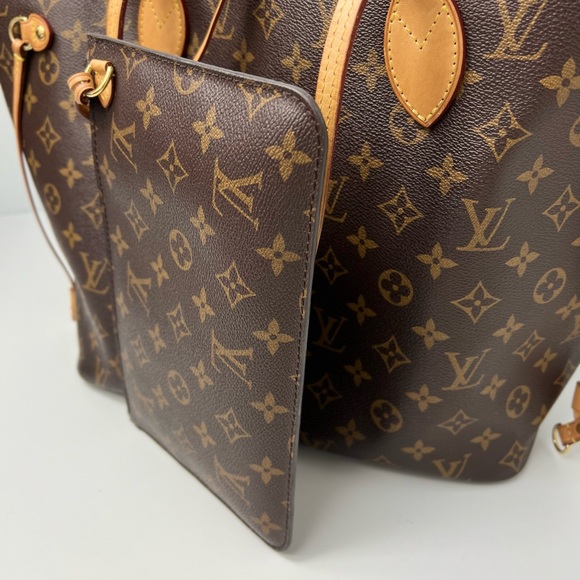 Louis Vuitton Neverfull MM Tote Bag With Pouch - Picture 8 of 16